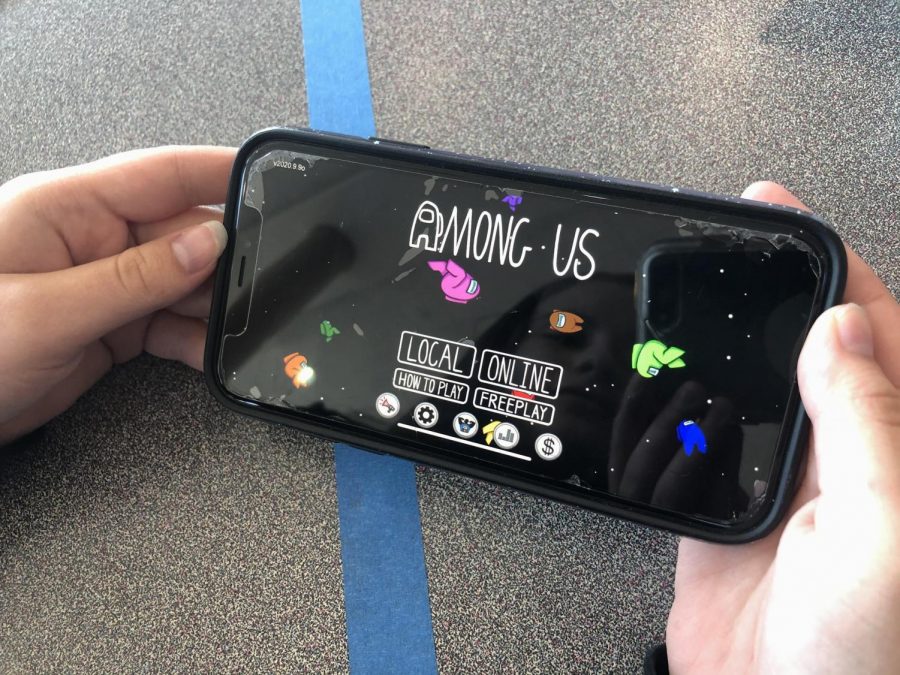 ROUND ONE. Students play a round of Among Us during their lunch periods. “[The game] is a great start to a conversation even if you’re nervous because its so fun and so many people play it,” said Ulises Gonzalez (10).