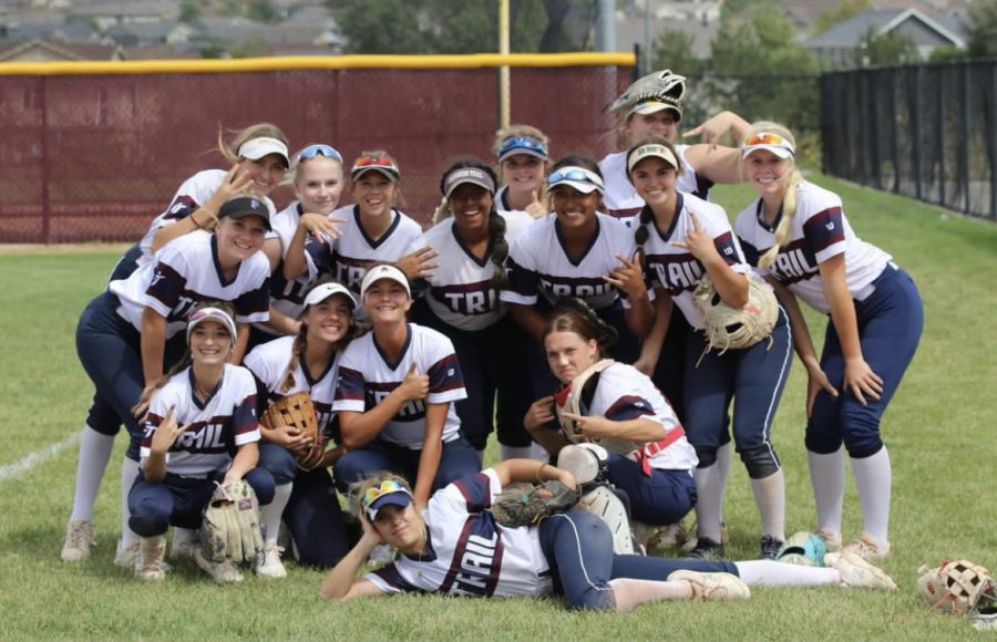 Softball spreads hype through positive on field attitude